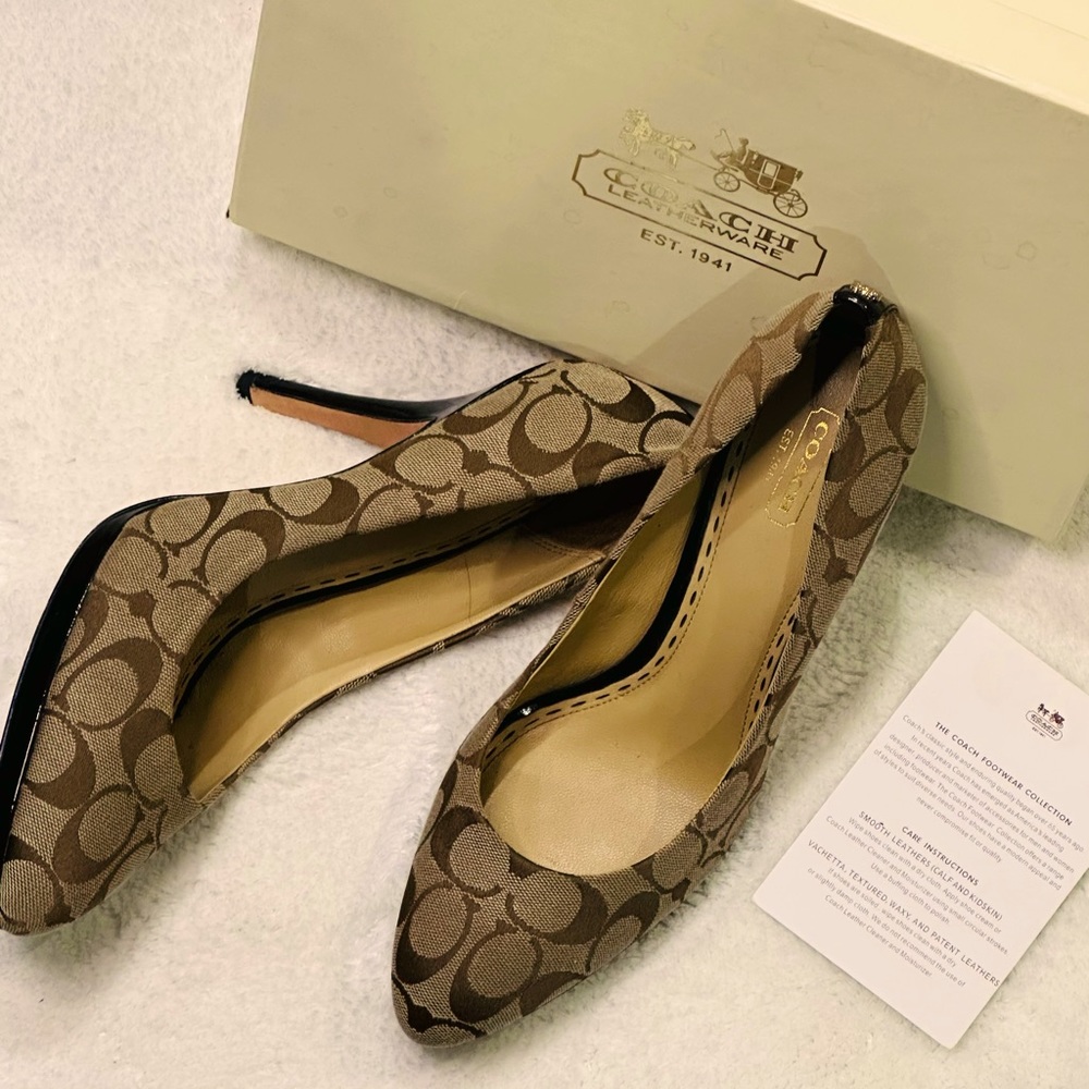 Caya Coach Pumps US size 11 Medium width Platform 1/2" Heel 4"